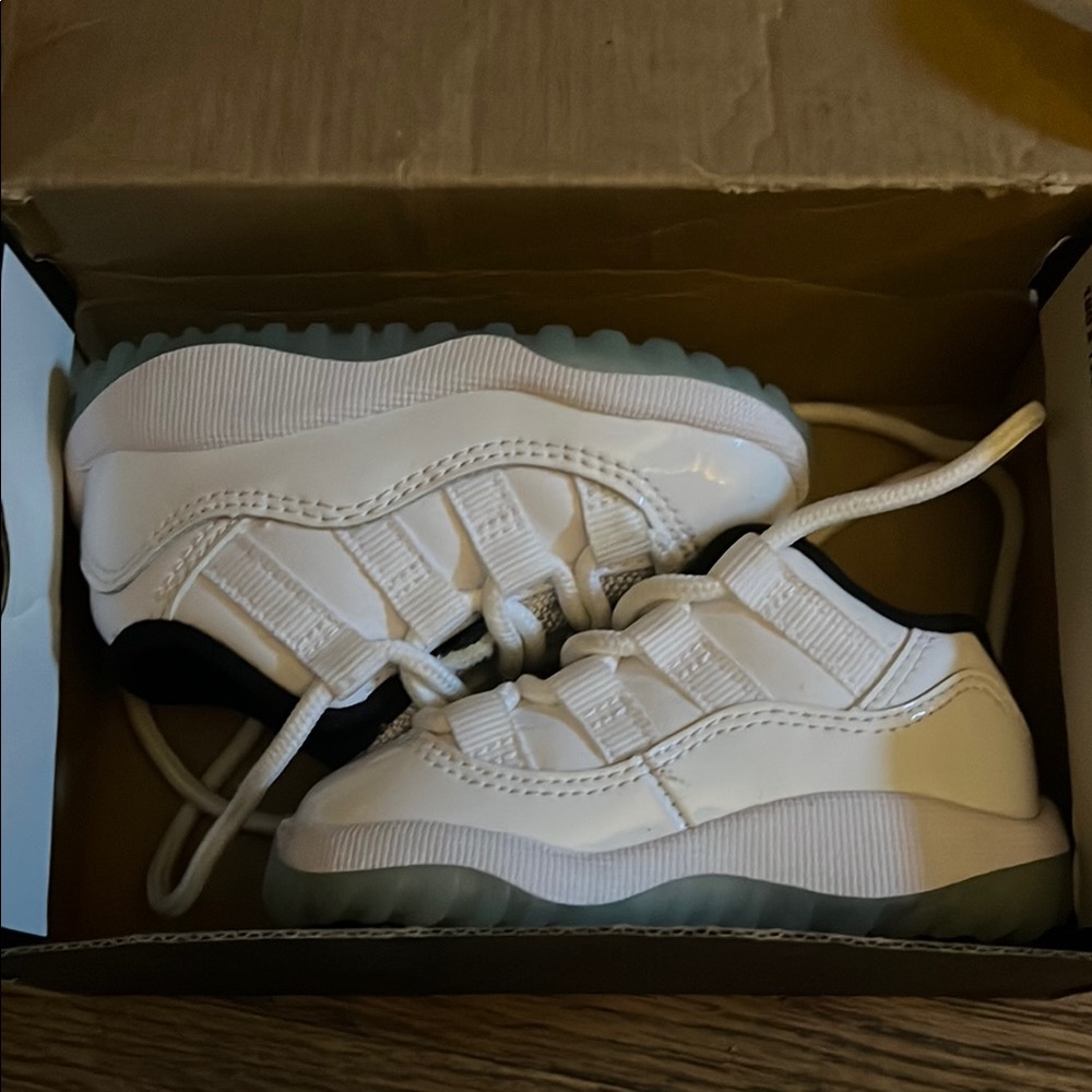 Jordan 11 Retro Low